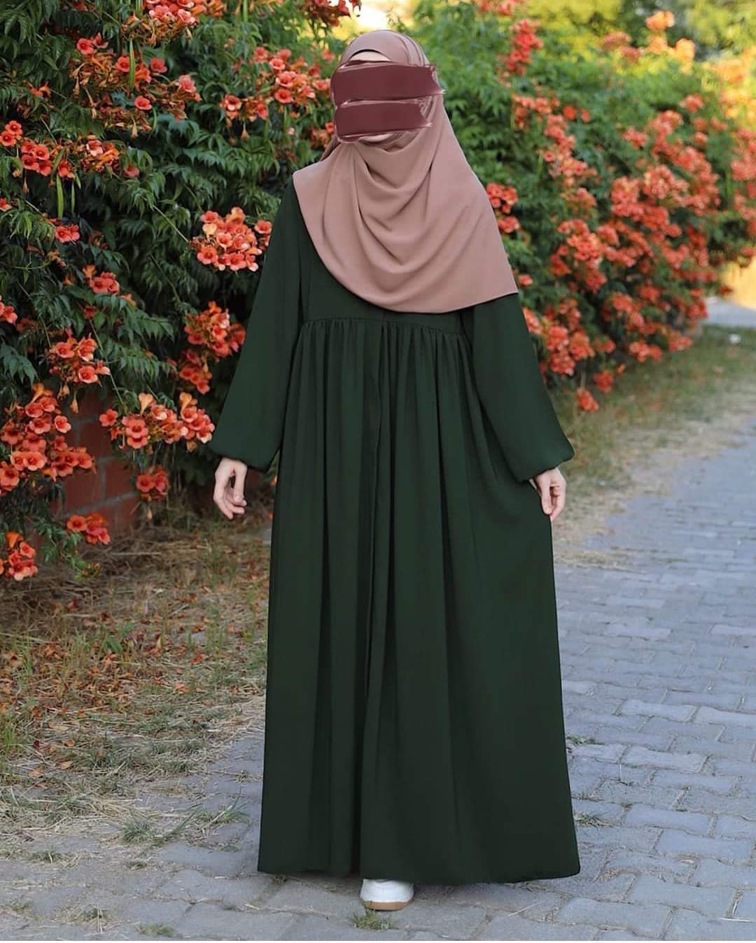 Green kuchi Abaya  With Stoller