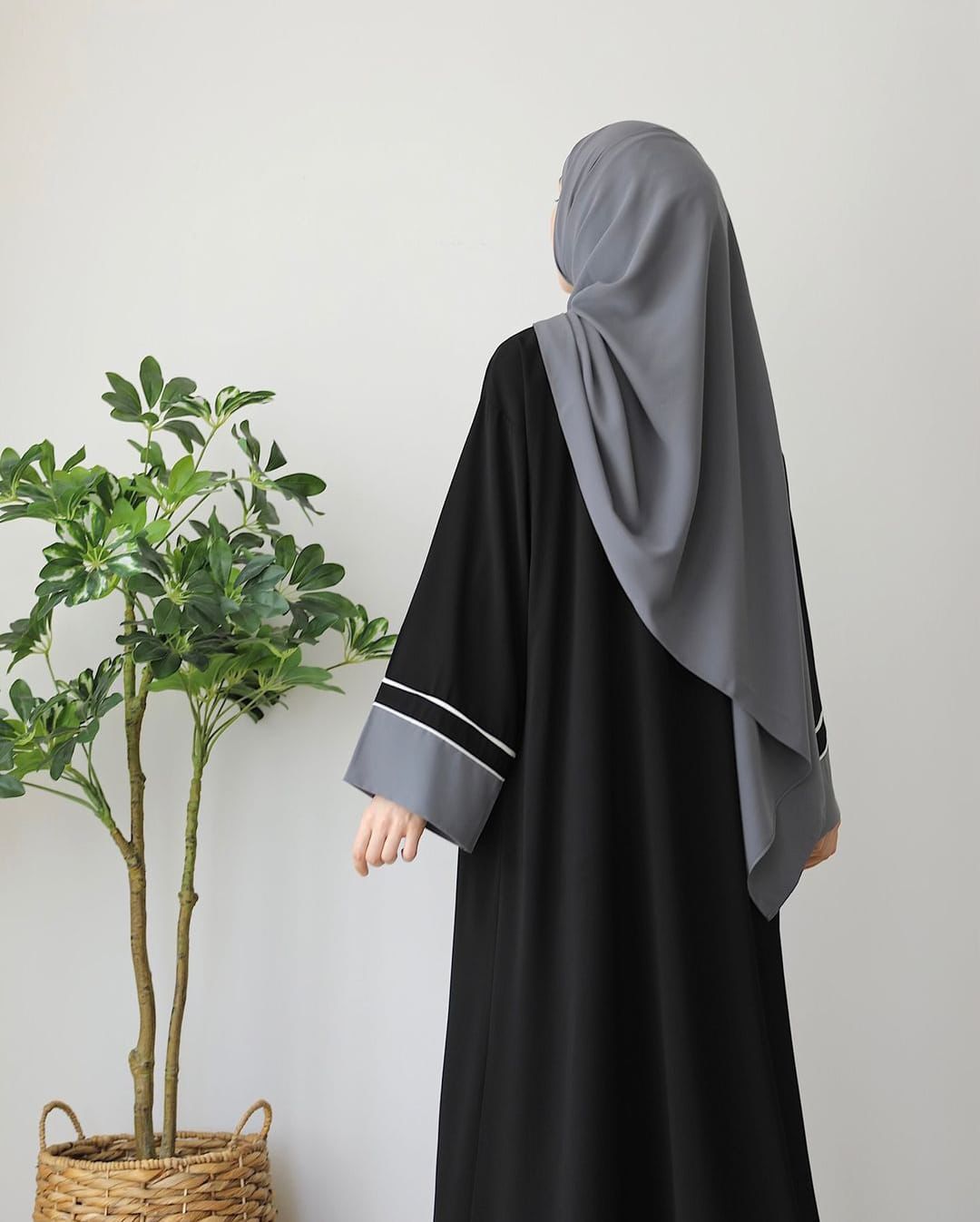 Mystical Abaya & With Stoller