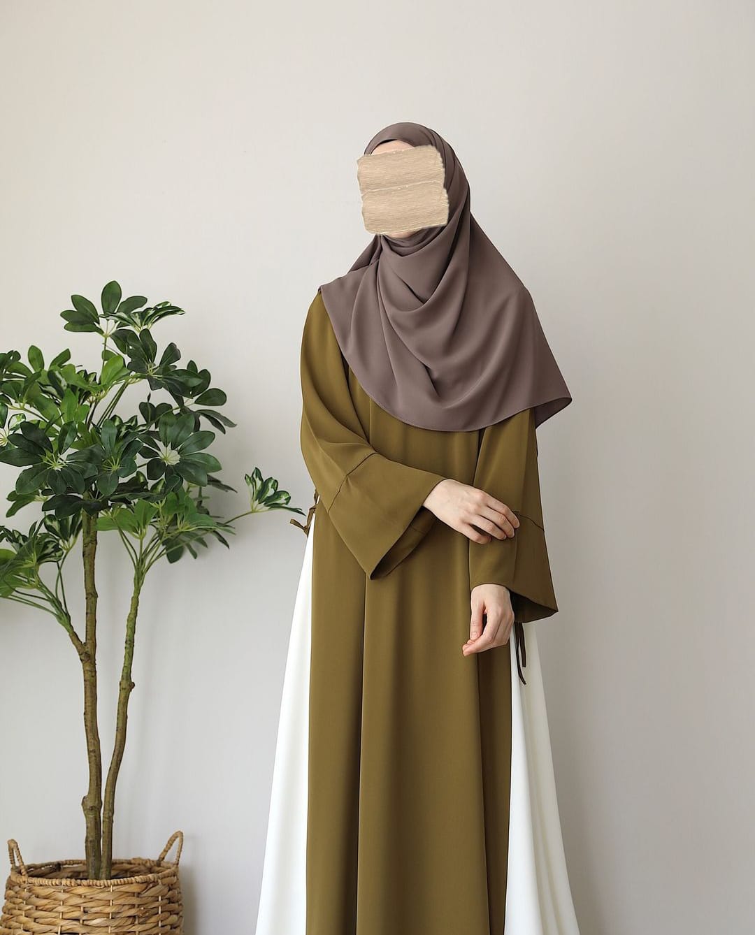 ABAYA - GOLD WITH STOLLER