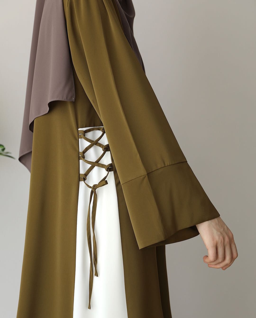 ABAYA - GOLD WITH STOLLER